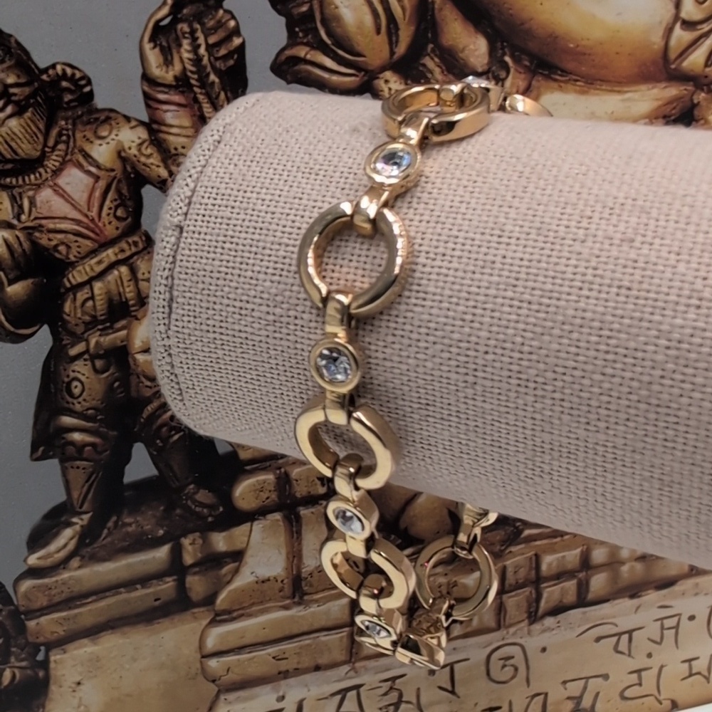 Signed Avon circle chain link bracelet in excellent condition